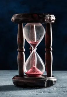 Concept_TimeRunningOut_Hourglass_230x330